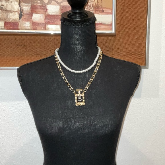 Fashion necklace with pearls & leather two rows. Bottle 5 - Picture 8 of 10